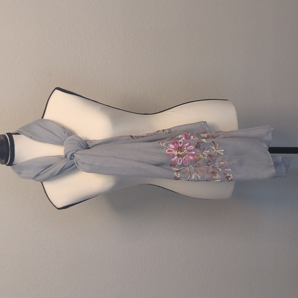 Lake Shore Drive Embroidered Floral Shawl – One Size